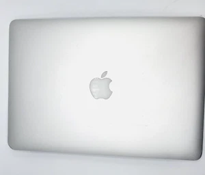 MacBook Air 13 Inch Late 2010 2.13 Core 2 Duo 2GB RAM Graphics NVIDIA GeForce - Picture 1 of 7
