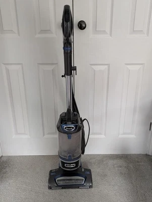 Shark NV601UK Lift-Away Upright Vacuum Cleaner Grey & Blue Corded 750W Bagless - Image 1 of 4