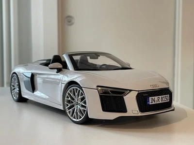 Audi R8 spider spyder iScale 1/18 (no kyosho minichamps norev) - Immagine 1 di 4