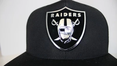 LAS VEGAS OAKLAND RAIDERS 3D-DESIGN MIT SILBERFARBENEM METALL-FINISH AUF EINEM YUPOON-HUT - Bild 1 von 4