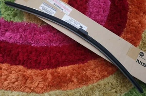 Front wiper blade UK Driver side Infiniti Q70 288901ME0A New genuine - Picture 1 of 2