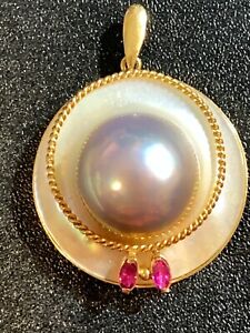 Mabe Pearl Genuine Rubies Solid 18k Yellow Gold Pendant Beautiful  22.25mm Dia