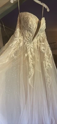 Vestido de novia sin tirantes  Foto 1 de 4