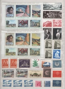 SUECIA COLECCIÓN DE 53 SELLOS DIFERENTES MNH Y 4 HOJAS EN MINIATURA Y UN FOLLETO - Imagen 1 de 2