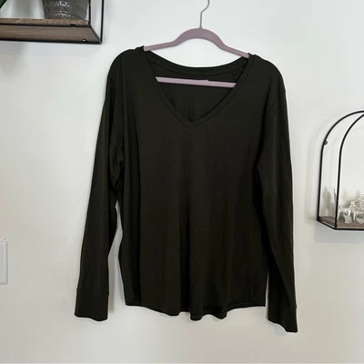 NUEVO CON ETIQUETAS Camisa Informal Universal Estándar Verde Cuello en V Algodón Prima Modal Manga Larga Foto 1 de 4