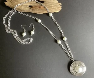 Pretty Silver Coloured Long Pendant Statement Necklace With Free Earrings. - Picture 1 of 2