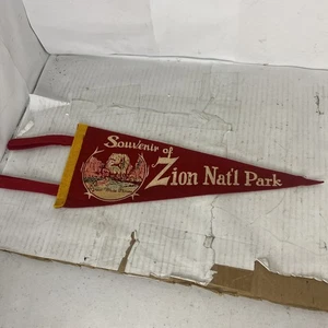 Vintage Souvenir Of Zion National Park Utah Felt Pennant 12" - Picture 1 of 3