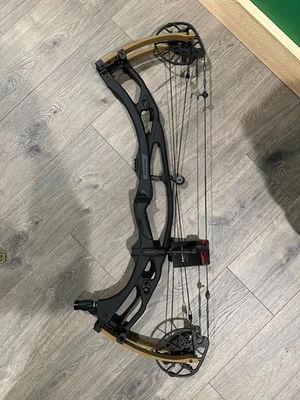 Desenho Hoyt Rx 9 Ultra Blackout / Bourbon 70 lb 26-31" NOVO EM FOLHA na Caixa - Imagem 1 de 4