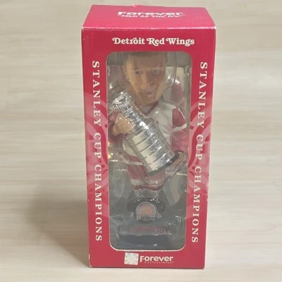 2002 Detroit Red Wings Larionov Men On Ice Limited Edition Collectible Bobble - Image 1 of 4