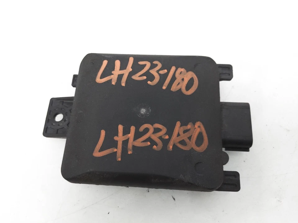 Датчик объектов со стороны водителя/радар 2021-2023 Chevrolet Blazer полный привод 84729106 - Изображение 1 из 4