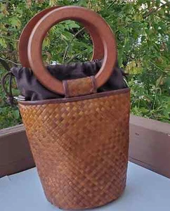 Philippines Bucket Bag with wooden handle - Picture 1 of 3