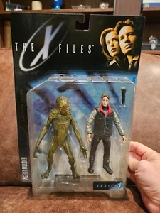 X Files Fight the Future Agent Mulder + Alien Series 1 McFarlane Toys 1998 MINT - Picture 1 of 2