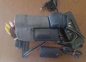 Canon UC-V10 Hi8 Video8 VideoHi8 Videocamera FUNZIONANTE  - Foto 1 di 7