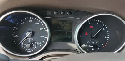 Grupo medidor velocímetro clase ML 2006-2007 126 k millas Mercedes-Benz Foto 1 de 4