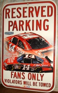 SOLO FANÁTICOS DE ESTACIONAMIENTO RESERVADOS DE NASCAR TONY STEWART SIGNO INFRACTORES SERÁN REMOLCADOS - Imagen 1 de 3