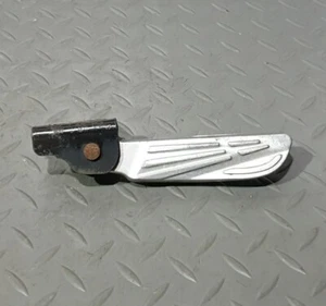 ♻️ SYM Fiddle 3 125 Left Footrest Foot Peg Silver with Mount ♻️ - Picture 1 of 8