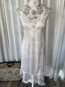 Vintage Jasmin Lace trimmed Midi Slip Nylon Women’s Size 85 Cm US 38 Large - Picture 1 of 10