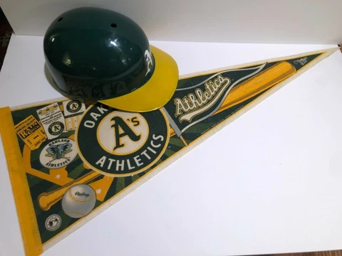 Vintage Oakland Athletics A’s Felt Pennant and Helmet Souvenirs Wincraft 1998 Cover