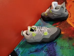 air jordan 4 retro wolf grey neon MEN Size 9.5 AUTHENTIC AUTHENTIC NEW IN BOX - Picture 1 of 1
