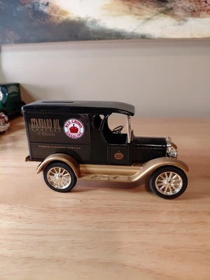 Винтажный литой монетный банк ERTL 1923 Chevrolet Delivery Van — «Стандартное масло» - Изображение 1 из 4