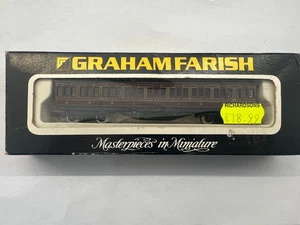 Graham Farish 0606 57ft Suburban Coach LMS (Crimson Lake) - Picture 1 of 3