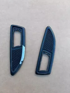 PAR DE MOLDURAS ENVOLVENTES INDICADOR VAUXHALL CORSA VXR MODELO D 2008 - Imagen 1 de 1