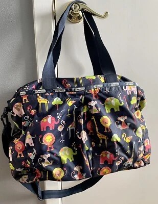 Bolso de Pañales LeSportsac Ryan Bolso de Bebé con Cambiador Zoológico Lindos Animales Foto 1 de 4