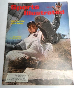 Sports Illustrated - April 30, 1962 - Luis Aparicio White Sox Baseball - Picture 1 of 3