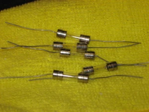 .5 (1/2) amp 125 volt miniature pigtail fuses, new, quantity of 1 - Picture 1 of 3
