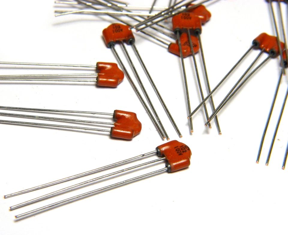 20x Murata EMI Filter DSS 306-55 Y5S 102 M100, 1000 pF / 100V, LCL Tiefpass, NOS - Bild 1 von 1