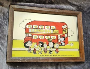 Vintage Charles Schulz Peanuts Snoopy London bus Mirror Framed 340x240mm appx - Afbeelding 1 van 9