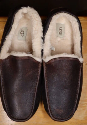  Ugg Men's Ascot Brown Slippers Fully Lined Sheepskin Size 12 US Preowned - Image 1 of 4