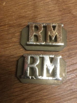 ROYAL MARINES COMMANDO ANODISED GOLD LARGE SHOULDER TITLES - Image 1 of 2