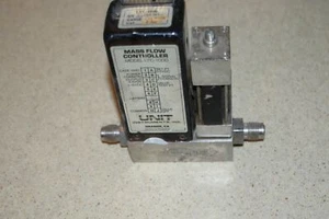 UNIT INSTRUMENTS MODEL UFC-1000 MASS FLOW CONTROLLER RANGE 200 SCCM GAS HE (PY) - Picture 1 of 3