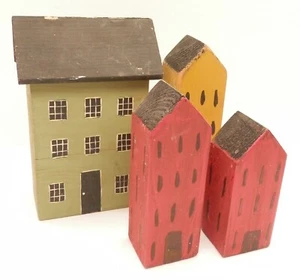 Decoración cruda de casas de pueblo navideñas hechas de chatarra de madera - Imagen 1 de 3