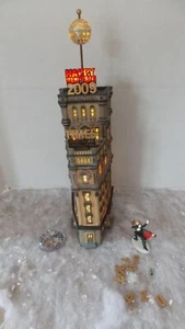 Dept 56  ~ The Times Square Tower ~ Special Edition Gift Set 56.55510 WORKS - Picture 1 of 8