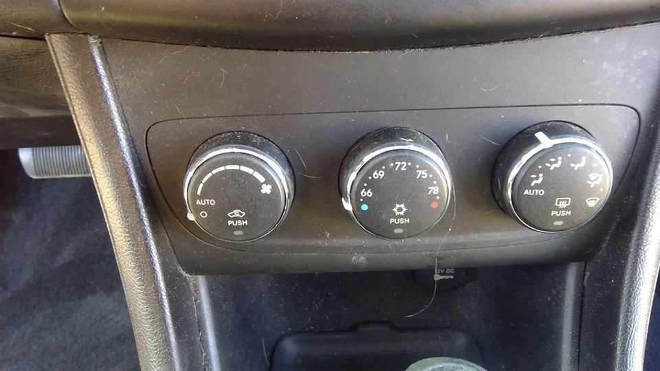 10 11 12 2013 14 Dodge Avenger controle de temperatura com controles manuais - Imagem 1 de 4