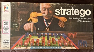 Juego de mesa Stratego vintage 1975 Milton Bradley hecho en EE. UU. 4916 excelente estado Foto 1 de 4