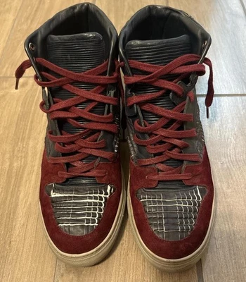 Темно-синие и бордовые арены Balenciaga ограниченного выпуска почти не носились  - Изображение 1 из 4