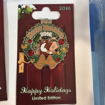 Значок Disney Happy Holidays 2016 Pumbaa Timon Animal Kingdom Lodge венок LE 1200 - Изображение 1 из 2