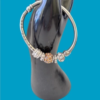 Браслет Brighton с различными подвесками, новый без ЯРЛЫКОВ оранжевый и коричневый подвески. - Изображение 1 из 4