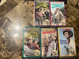 Lot de 5 VHS Roy Rogers Susanna Pass THE FAR FRONTIER Golden Stallion TRAIL OF ROBI - Photo 1/6