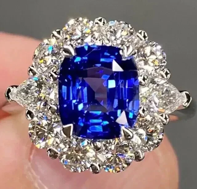 Anillo de compromiso de moissanita con halo de tanzanita natural de 2,30 quilates de oro blanco sólido de 14 quilates Foto 1 de 4