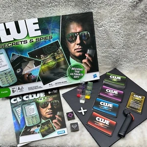 Clue Secrets and Spies COMPLETE Hasbro 2009 Classic Detective Mystery Spy - Picture 1 of 6