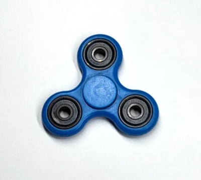 蓝色三纺手旋转坐立不安感官玩具压力和焦虑缓解新品 — 第 1/2 张图片