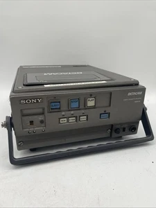 Vintage Sony Betacam Video Cassette Player - BVW-21 Powers Tested Only - Picture 1 of 8
