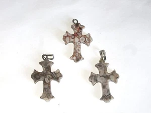 - Crystal Therapy Stone Pendant - Gothic Cross - FOSSIL JASPER CRINOID - Picture 1 of 1