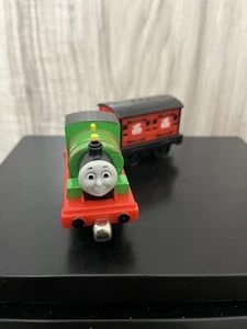 Thomas Take Along N Play Pull N Zoom Percy & Mail Coach Train Car Magnetic 2011 - Picture 1 of 6