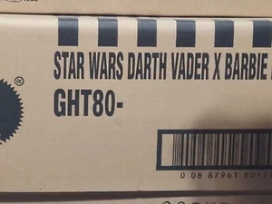 Barbie Puppe Star Wars Darth Vader Mattel Gold Label GHT80 Modepuppe schwarz - Bild 1 von 1