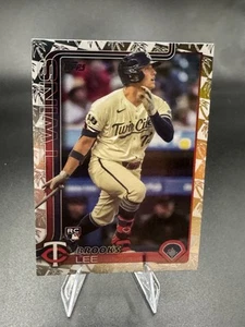 Lámina de entrenamiento de primavera Brooks Lee serie 1 Topps 2025 RC Twins #317 - Imagen 1 de 2